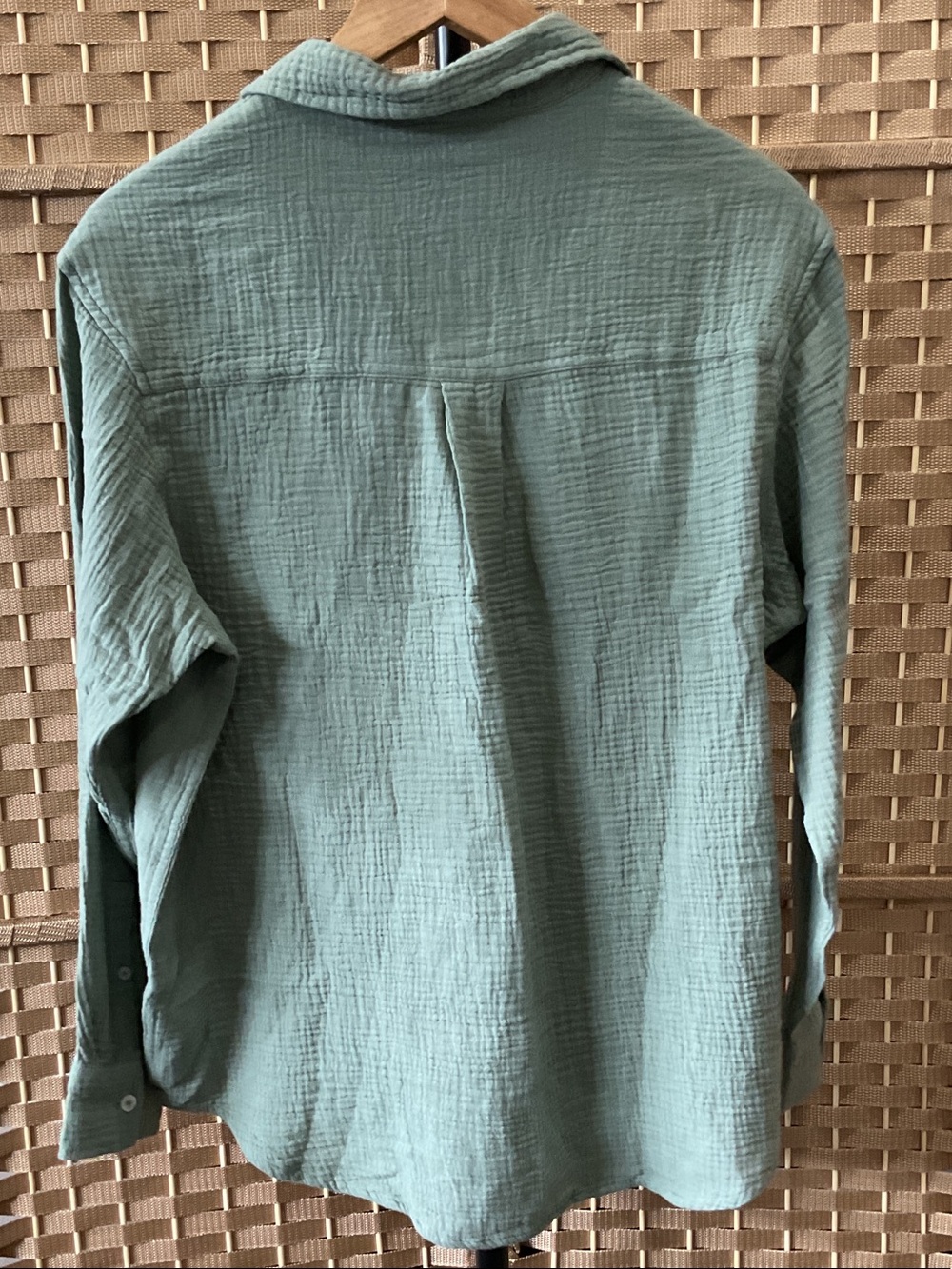 GAP Women's Sage Green Linen Textured Button-Down Shirt - Picture 4 of 5
